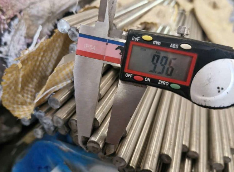 CẮT LẺ LÁP TRÒN ĐẶC, VUÔNG ĐẶC, LỤC GIÁC INOX 304/316/310S – SỰ LỰA CHỌN LINH HOẠT TỪ INOX PHÚ GIANG NAM