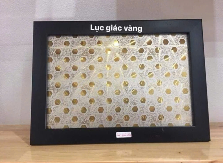 TẤM INOX HOA VĂN LỤC GIÁC VÀNG