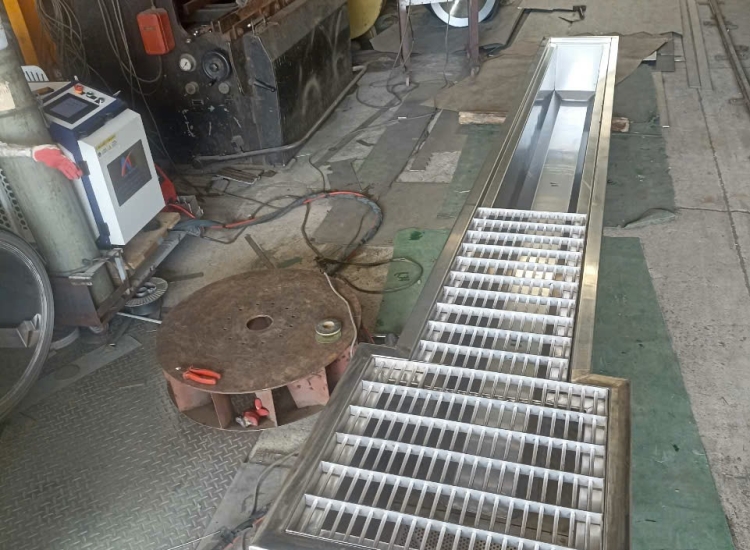 GIA CÔNG MÁNG XỐI INOX