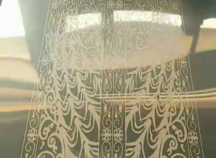 TẤM INOX HOA VĂN CON CÔNG VÀNG