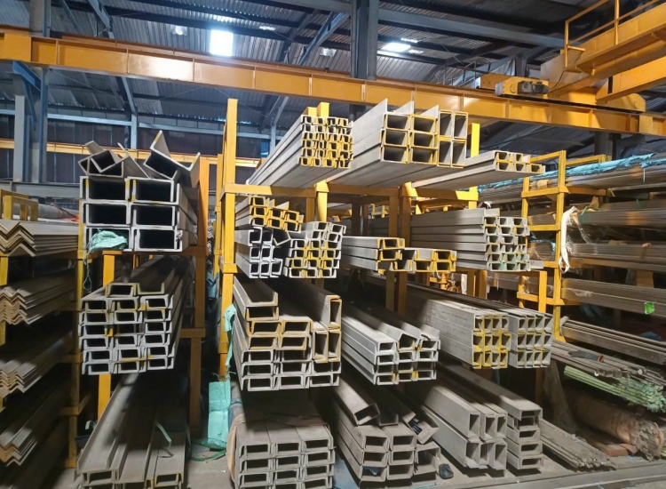 U ĐÚC INOX 304 - 80 x 43 x 5.0 x 6M