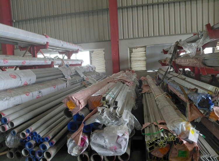 VÊ ĐÚC INOX 304/304L: 50 x 50 x 3.0 x 6 M