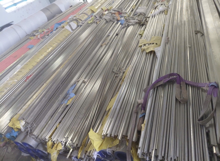 THANH LA ĐÚC 304 SỌC XƯỚC : 40 x 4.0 x 4000/6000MM/HL- LẬP LÀ INOX- Stainless Steel Flat Bar