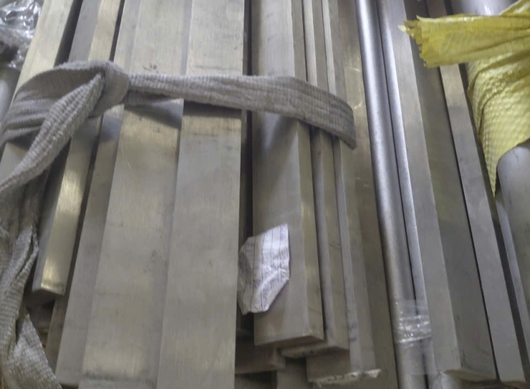 THANH LA ĐÚC 304 SỌC XƯỚC : 40 x 5.0 x 4000/6000MM/HL- LẬP LÀ INOX-Stainless Steel Flat Bar