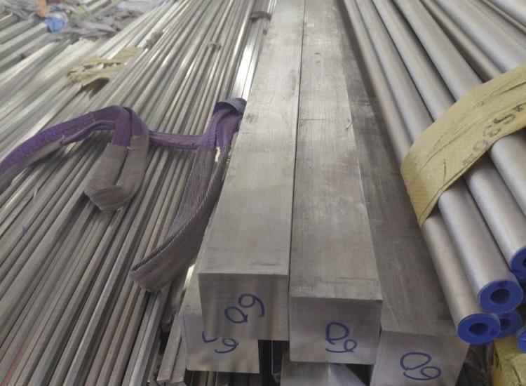 THANH LA ĐÚC 304 SỌC XƯỚC : 65 x 6.0 x 4000/6000MM/HL- LẬP LÀ INOX - Stainless Steel Bar Flat