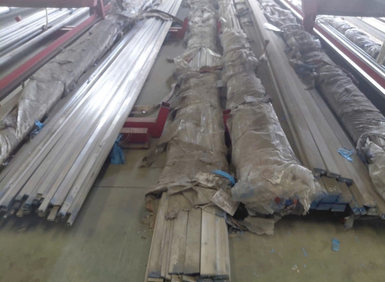 THANH LA ĐÚC 304 SỌC XƯỚC : 50 x 10 x 4000/6000MM/HL- LẬP LÀ INOX - Stainless Steel Flat Bar