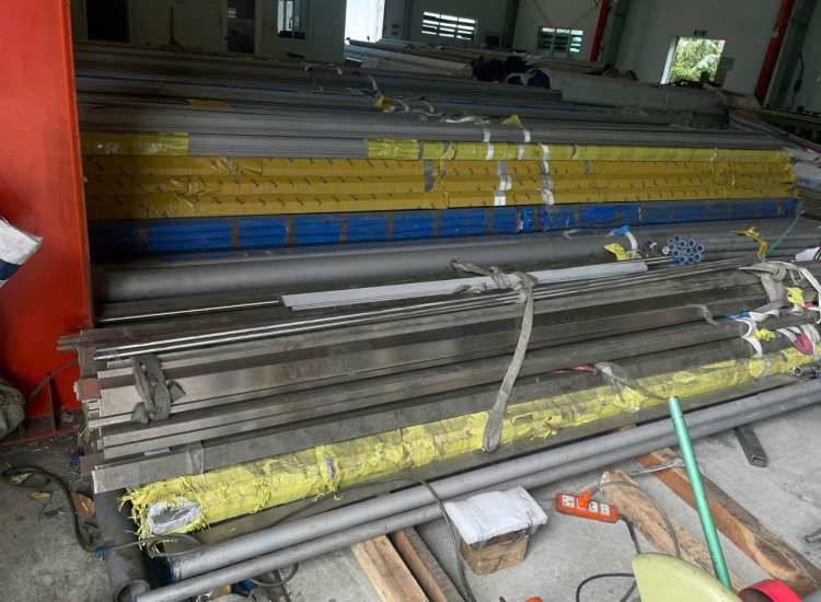 THANH LA ĐÚC 304 SỌC XƯỚC : 60 x 3.0 x 4000/6000MM/HL- LẬP LÀ INOX- Stainless Steel Bar Flat